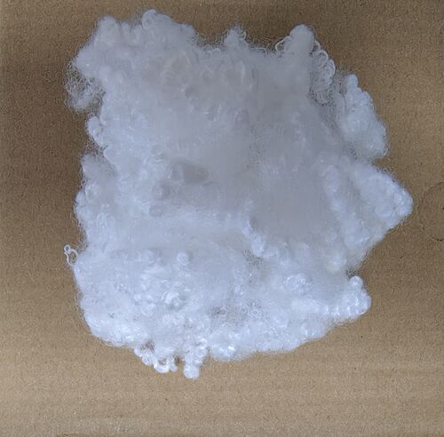 آخرین اخبار شرکت در مورد فیبر پلی استر سیلیکونیزه در مقابل غیرسیلیکونیزه: تفاوت های کلیدی، کاربردها و نحوه انتخاب