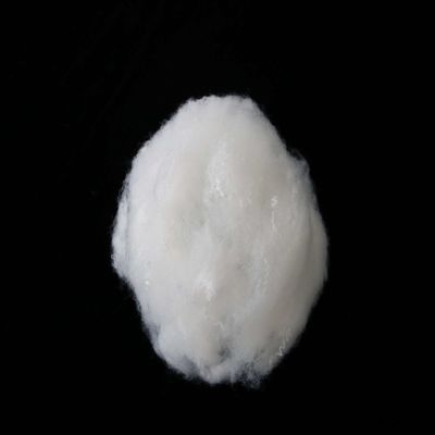 قیمت خوب فیبر بازیافت شده 15D ضد آتش فیبر بازیافت شده PSF فیبر سفید برای اسباب بازی آنلاین