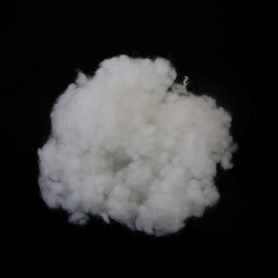 قیمت خوب فیبر پلی استر بازیافت شده 32 میلی متر فیبر پلی استر خالص سفید پوسته ای بازیافت شده آنلاین