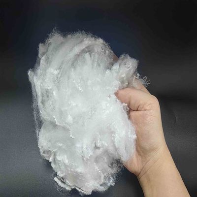 قیمت خوب فیبرهای سفید غیر سمی پلی استر 51 میلی متری آنلاین