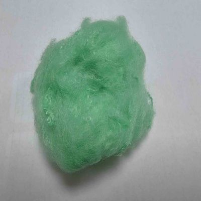 قیمت خوب فیبر رنگی کرکره 2.5D سبز مواد مخدر بازیافت شده PET پلی استر فیبر استپل آنلاین