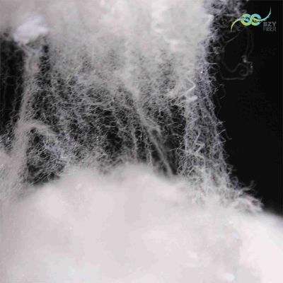 قیمت خوب فیبر پلی استر بازتولید شده ضد شعله 64mm A1 پر کردن پارچه سفید آنلاین