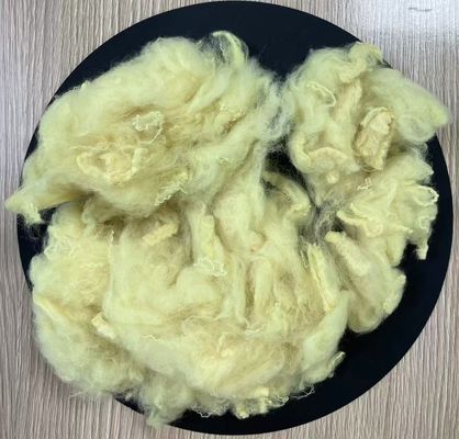 کیفیت فیبر استپل پلی استر بازیافت شده 2.5D 51mm Chick Yellow کارخانه