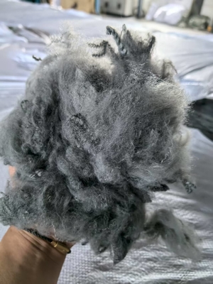 قیمت خوب الیاف پلی استر بازیافتی استیپل 2.5D 51mm خاکستری دارای گواهی OEKO-TEX آنلاین