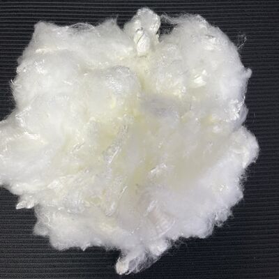 قیمت خوب الیاف اکریلیک با روشنایی بالا 1.2D*38MM، مواد خام نساجی ضد استاتیک برای ریسندگی پوشاک و پارچه های نبافته آنلاین