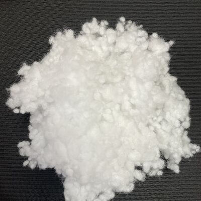 قیمت خوب فیبر استپل PCM نرم شده 2D * 30MM فیبر پنبه مروارید دوستدار پوست برای پر کردن بالش و تشک، فیبر پنبه مروارید نرم سیلیکون برای تولید انبوه آنلاین